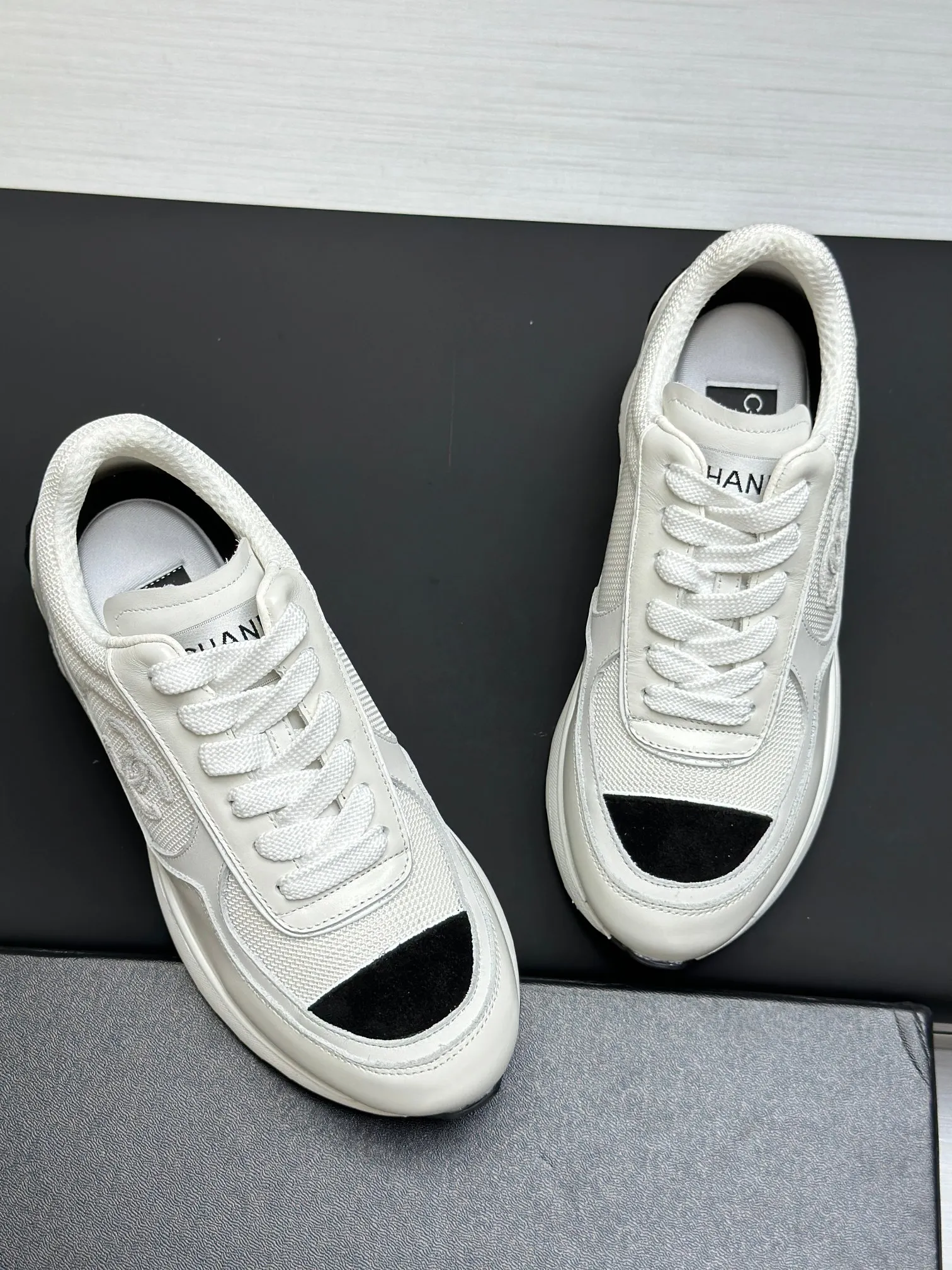 Men's shoes 💰620💰Women's 🚺 Chanel Panda shoes! 2025 counter top casual sports shoes This classic design; the upper is in the style of electric embroidery with various techniques; the outsole is fashionable and sporty; the unusual inclusion of a variety of color matching elements... The diversified mix and match is very good-looking and versatile, and can be used for leisure, fashion, sports, and outdoor... ꫛꫀꪝ Go➫ Materials: ❶Upper made of: original imported first-layer silk cowhide + original waterproof cloth + original first-layer cowhide ❷Inner use: Original Yangli+wang ❸ Outsole based on: Original TPU combination outsole Special counter boutique packaging complete set for women 35–41